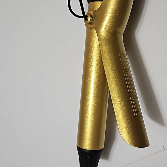 Red by Kiss Curling Iron Model KC105 1.25" - Picture 5 of 7